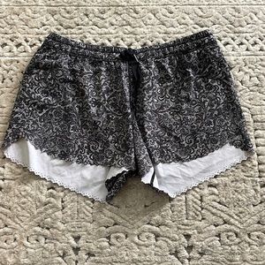 Lululemon liner-less lace print scalloped shorts